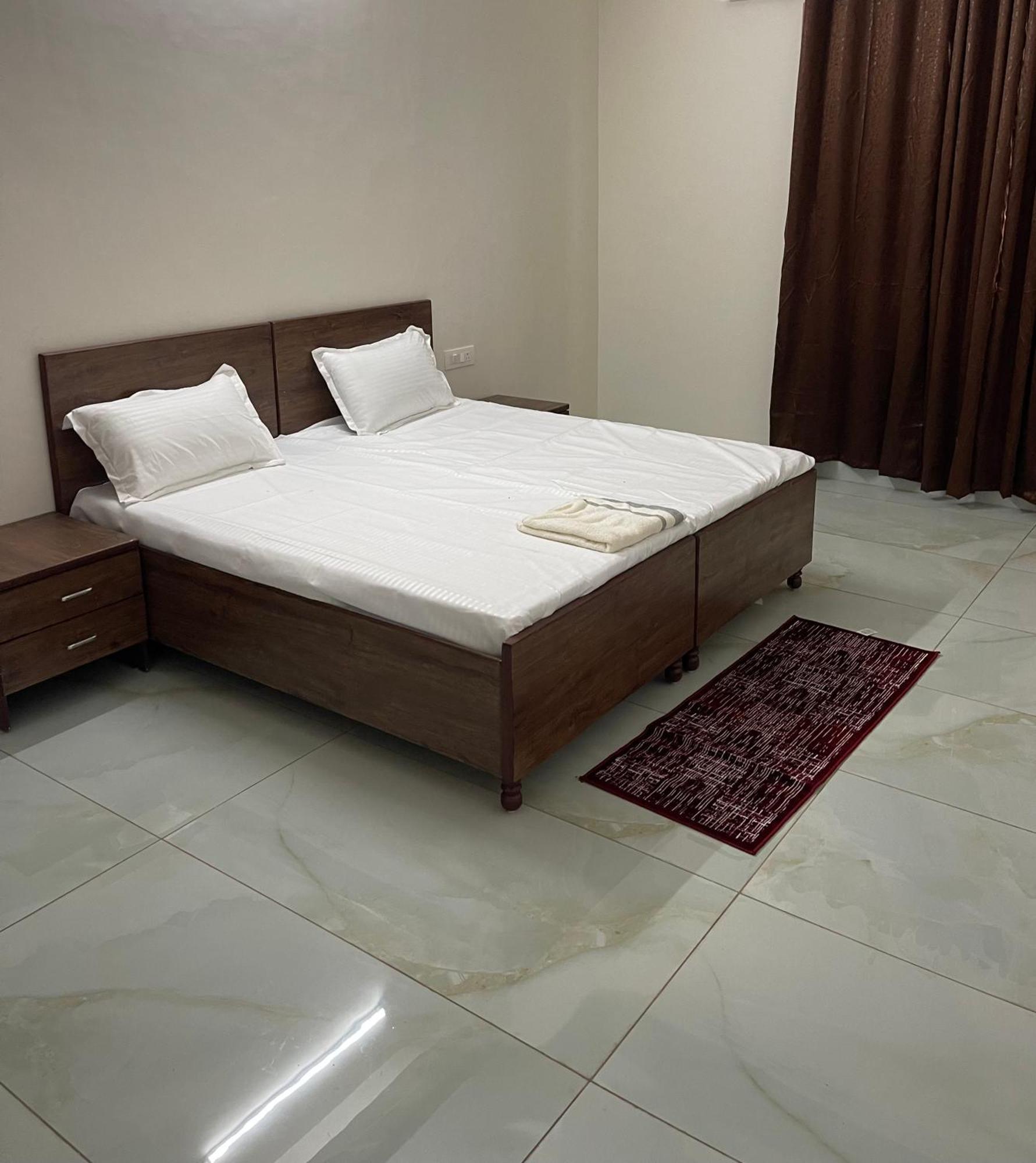 Shrinath Residency Hotel Greater Noida Ngoại thất bức ảnh